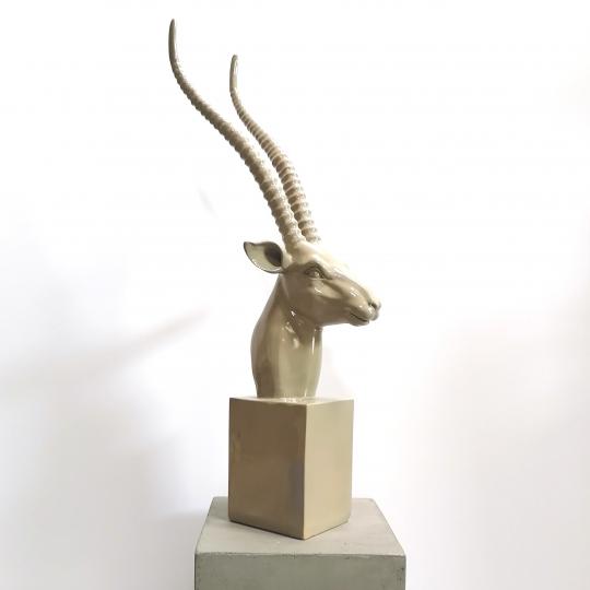 Antilope aus Polyresin,