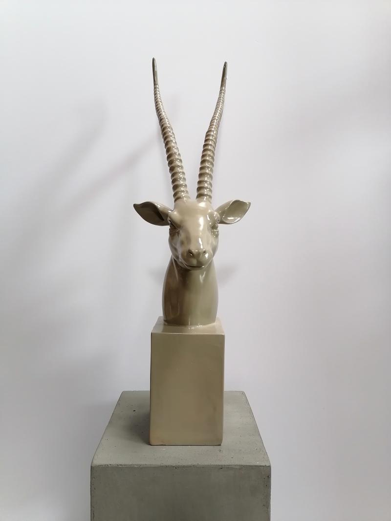 Antilope aus Polyresin,