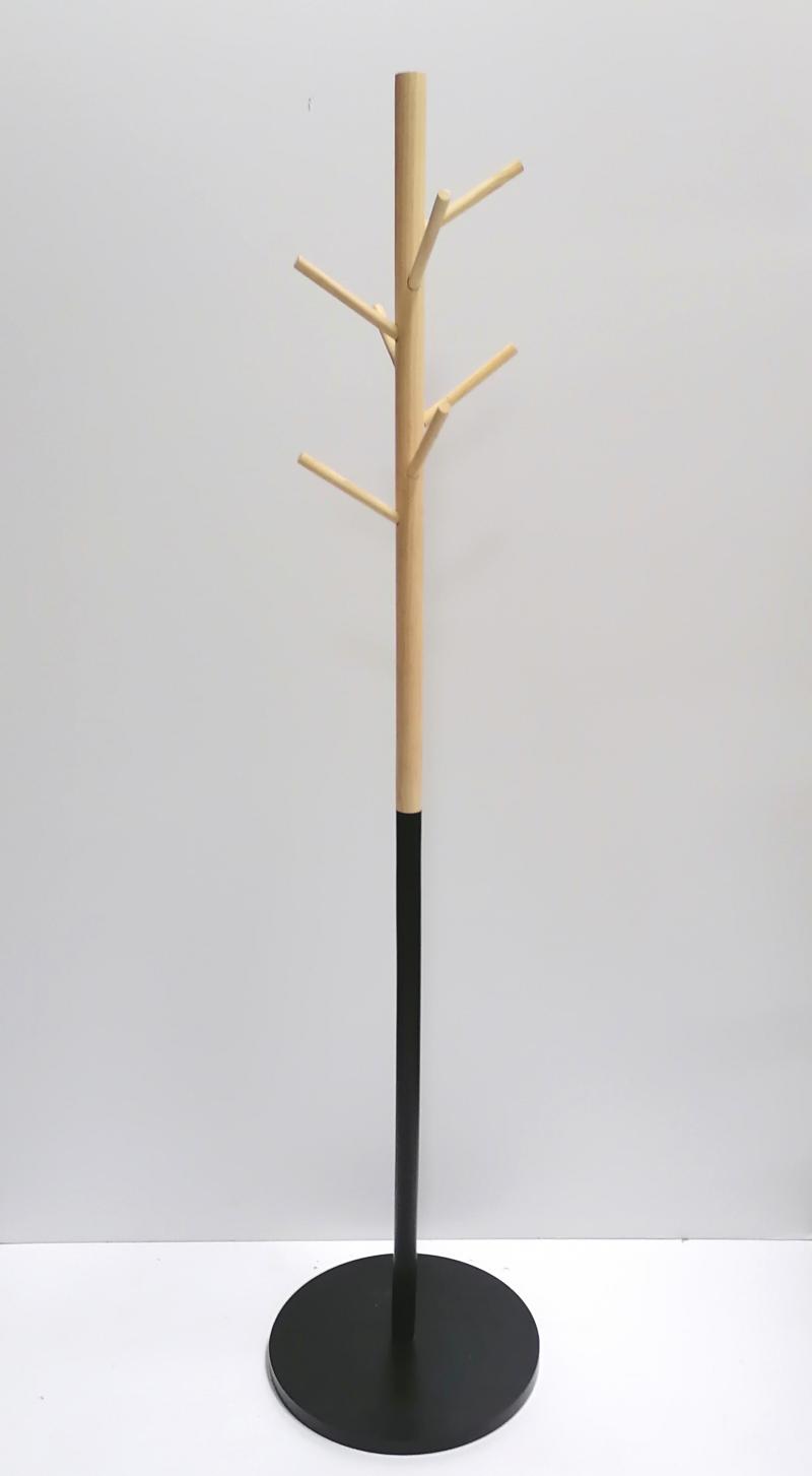 Garderobe aus Holz